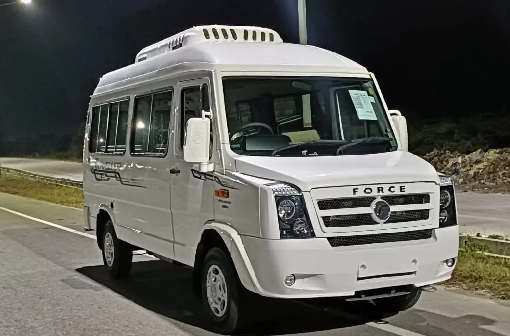 13 Seater Tempo Traveller